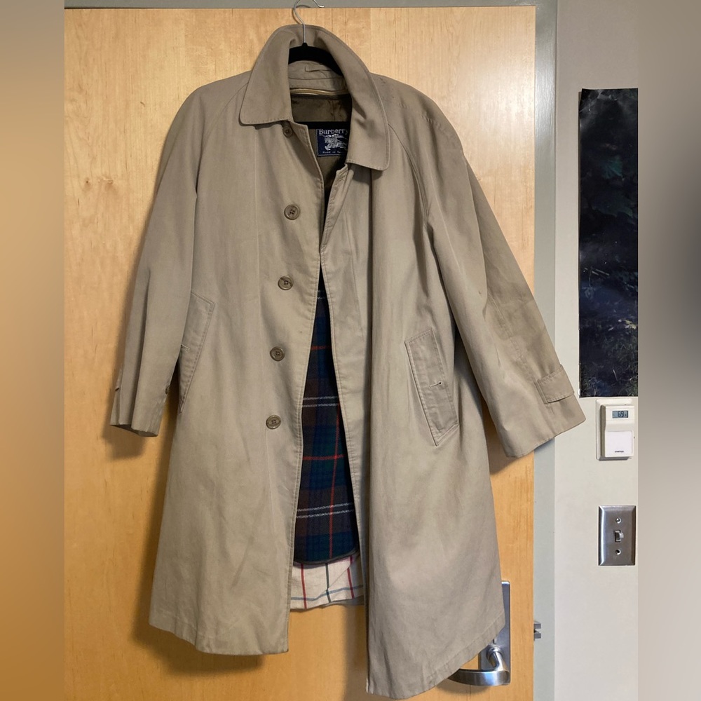 Vintage Authentic Men's Burberry Tan Trenchcoat